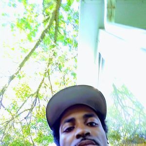 Meet your Posher, Demia